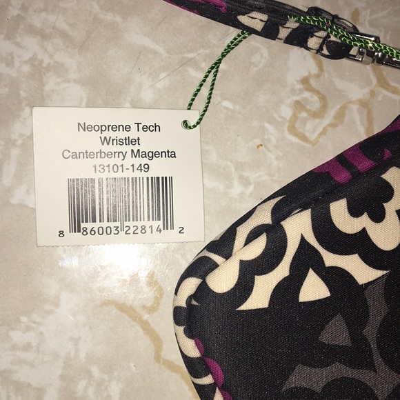 NWT Vera Bradley Tech Wristlet - Picture 3 of 4